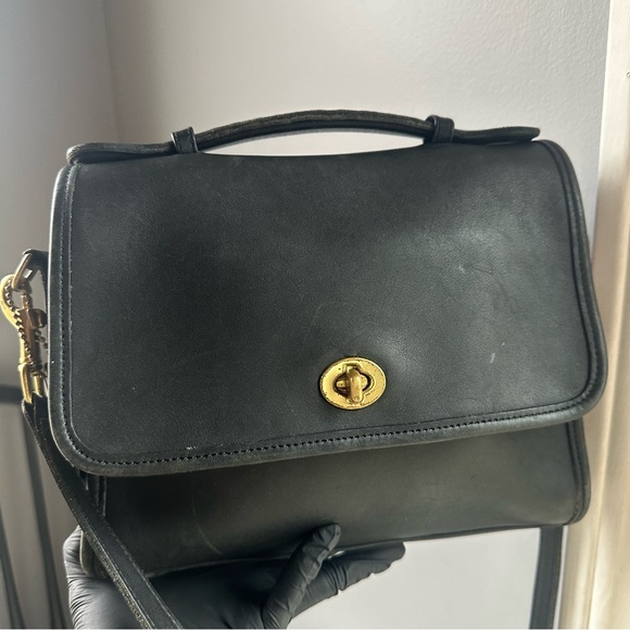Vintage Coach Court 9870 Leather Handbag Crossbody Black - Picture 2 of 8